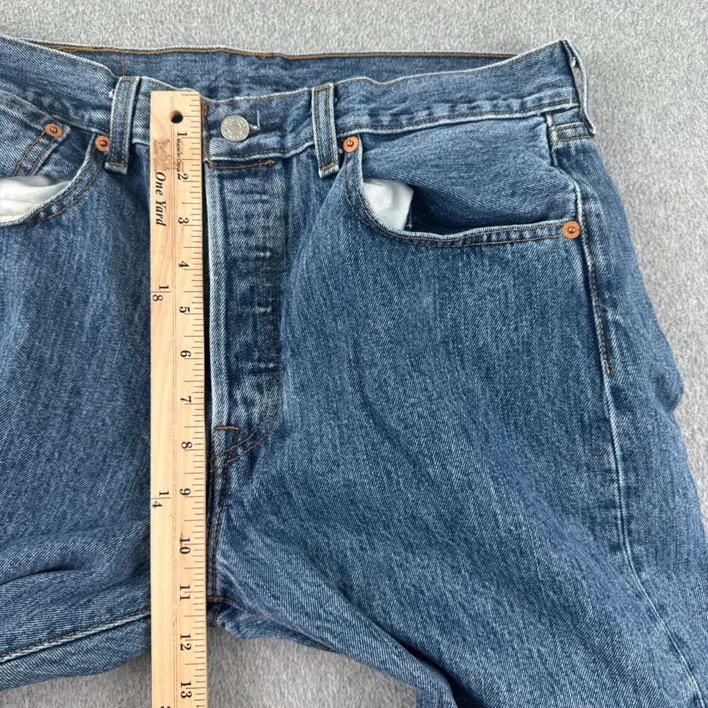 Levi's Jeans Mens 33x32 Blue 501 Original Straight Leg Button Fly Denim